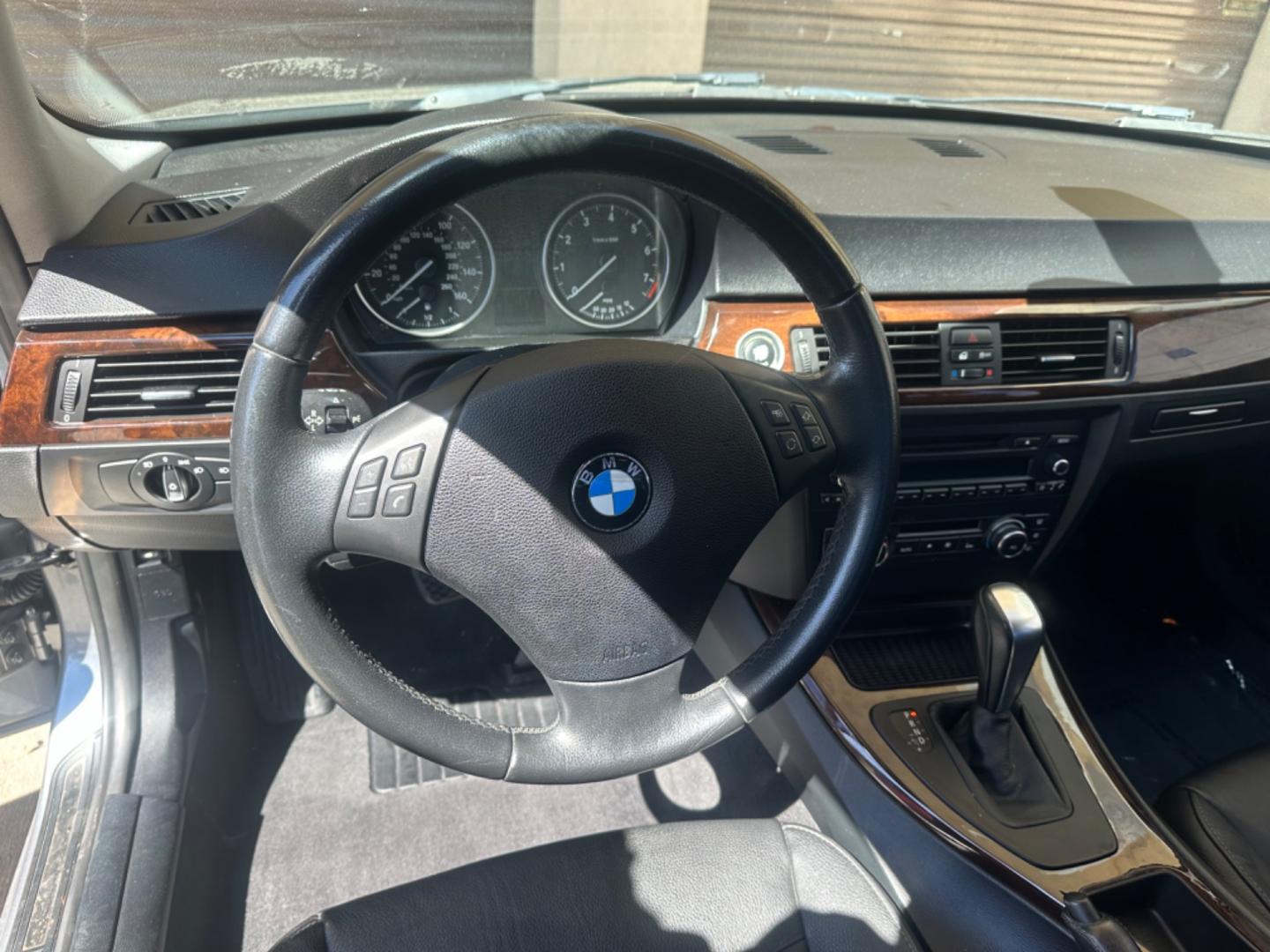 2011 Gray /Black BMW 3-Series leather (WBAPH7C51BE) with an 3.0 6 cylinder engine, Automatic transmission, located at 30 S. Berkeley Avenue, Pasadena, CA, 91107, (626) 248-7567, 34.145447, -118.109398 - Leather! Moon-roof! This 2011 BMW 3-Series 328i comes well equipped. Looking for a reliable ride but struggling with bad credit? Our dealership has got you covered with our impressive selection of used vehicles, including the sleek and stylish 2011 BMW 328. With its powerful inline 6-cylinder engin - Photo#13